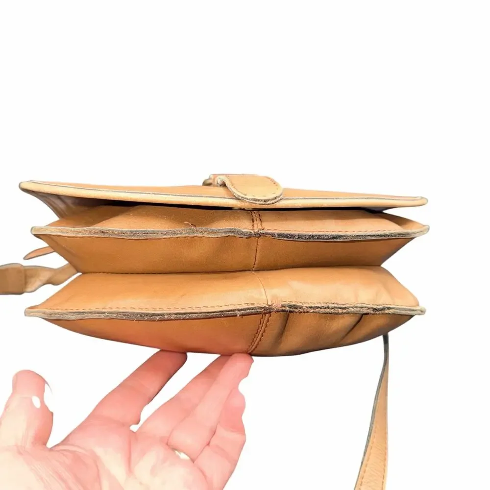 Tempo Colombia Tan Leather Saddle Crossbody Bag Vintage Boho